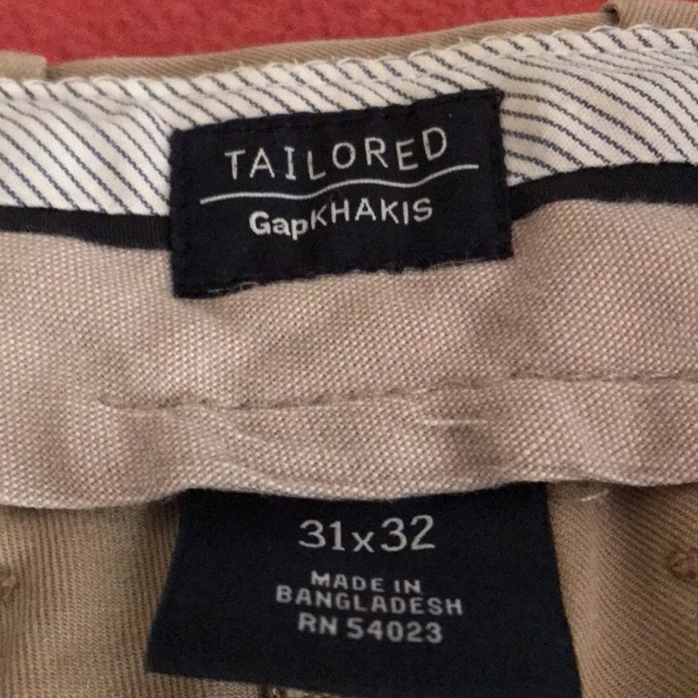 GAP Tailored Khaki Pants, relaxed fit - Picture 2 of 7